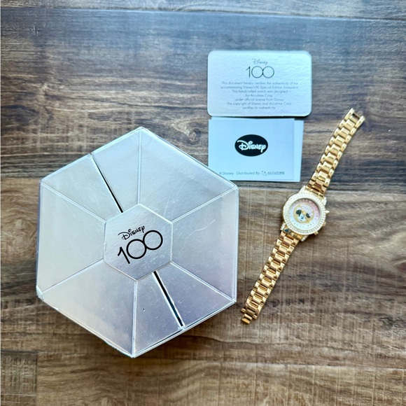 NWT Disney 100 Years Of Wonder Special Edition Watch in Collector’s Box - Picture 3 of 9
